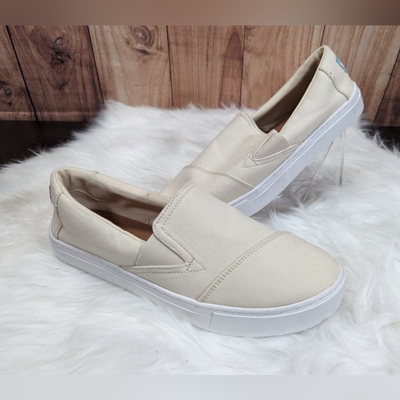 Toms Shoes - TOMS Cream Slip On Sneakers NWOB 9 W
